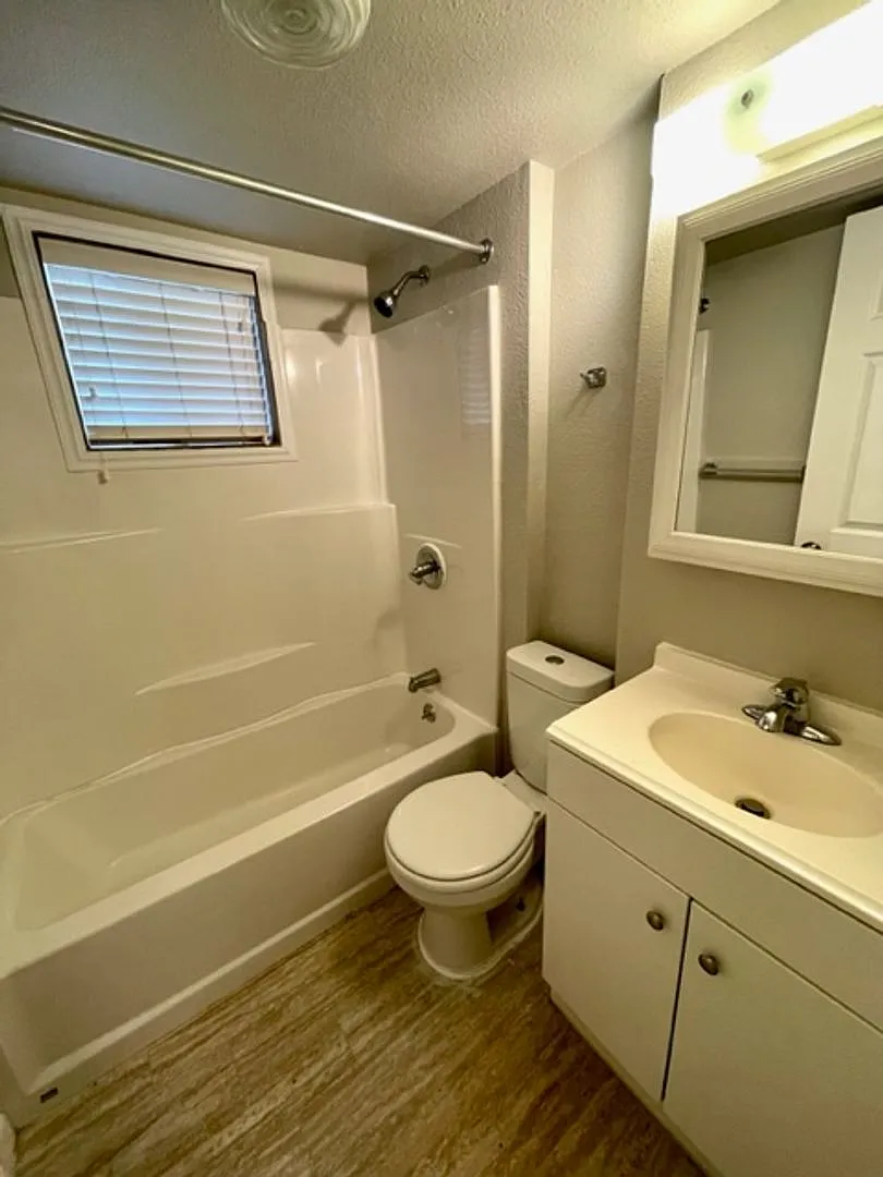 Cute westside cottage, close to downtown W/S/G included! — Photo 4