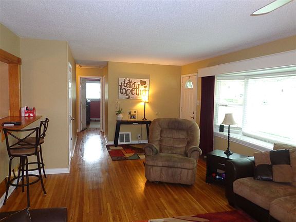 4th image of 2847 Mariposa Dr