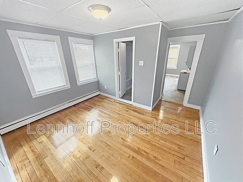 2 bed, 1.0 bath, $2,000 — Photo 3