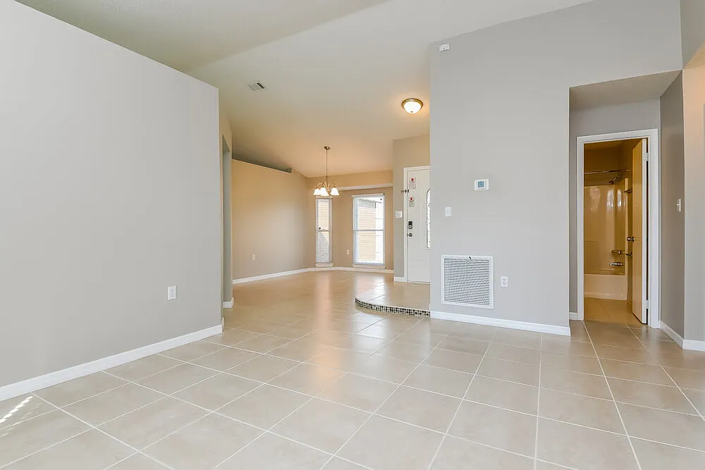 3 bed, 2.0 bath, 1481 sqft, $2,250 — Photo 4