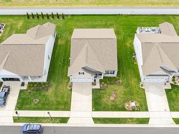 3rd image of 32146 Deerwood Ln