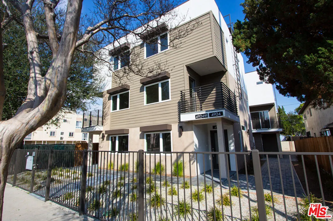 3 bed, 3.0 bath, 1575 sqft, $4,399 — Photo 1