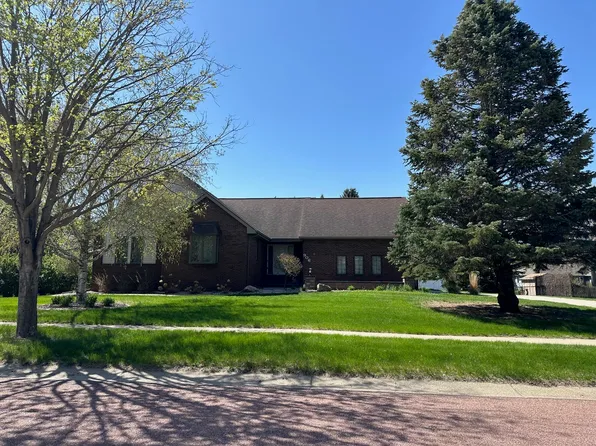 906 Arrowhead Pass, Brookings, SD 57006