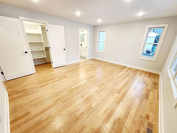 4th image of 147 Dewey St Floor 1