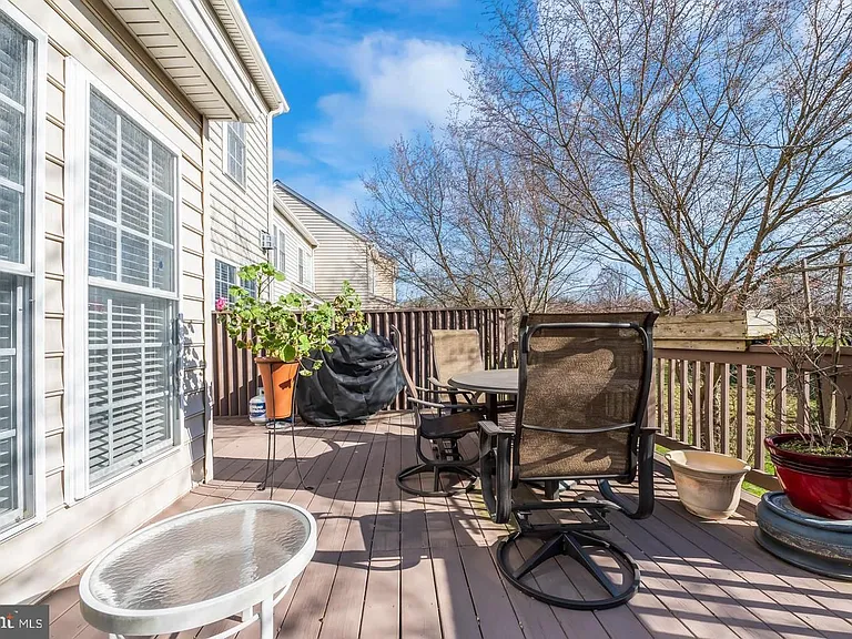 304 Arthur Ct — Photo 27