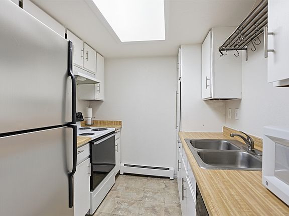 5th image of 1140 Walnut Ave APT 17