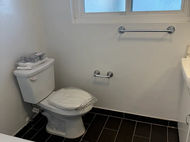 1709 N. Fuller Ave — Photo 54