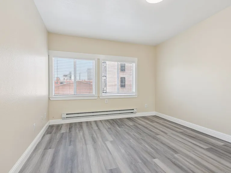 2070 University Avenue — Photo 6