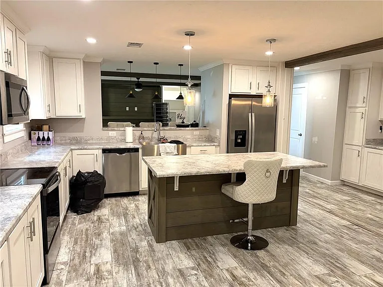 1300 Snow Rd N — Photo 3