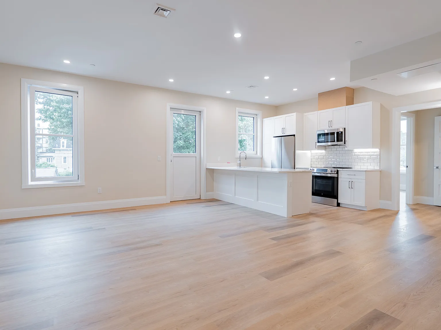 3 bed, $4,100 — Photo 3