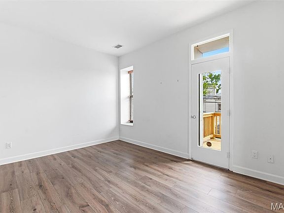 3rd image of 422 Lake Ave #5