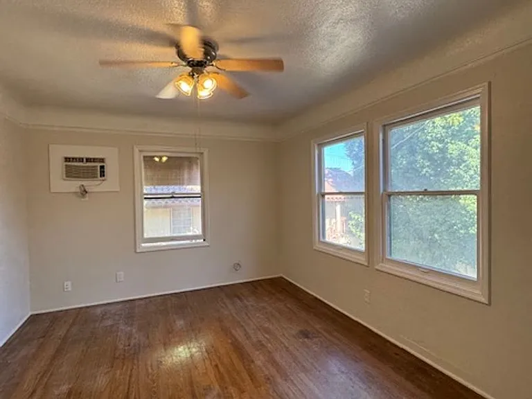 1257 N Van Ness Ave — Photo 23