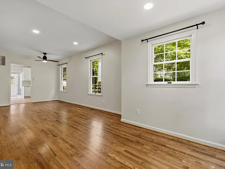 1801 S Glebe Rd — Photo 12