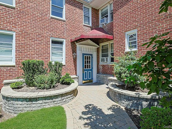 2nd image of 15 Bryant Crescent #2G