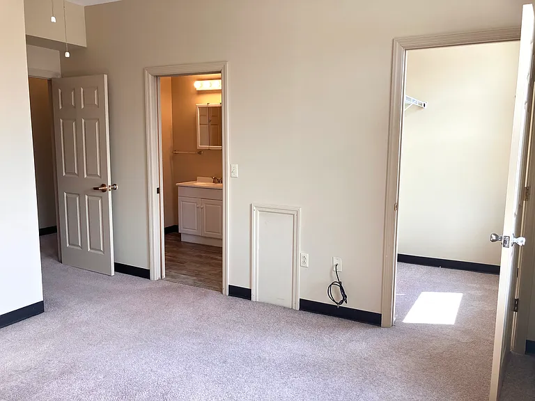 bedroom, large walk in closet
