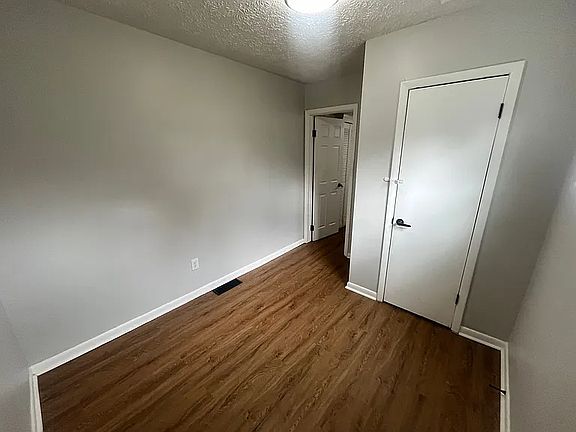 2nd image of 4192 Scarlet Oak Ln