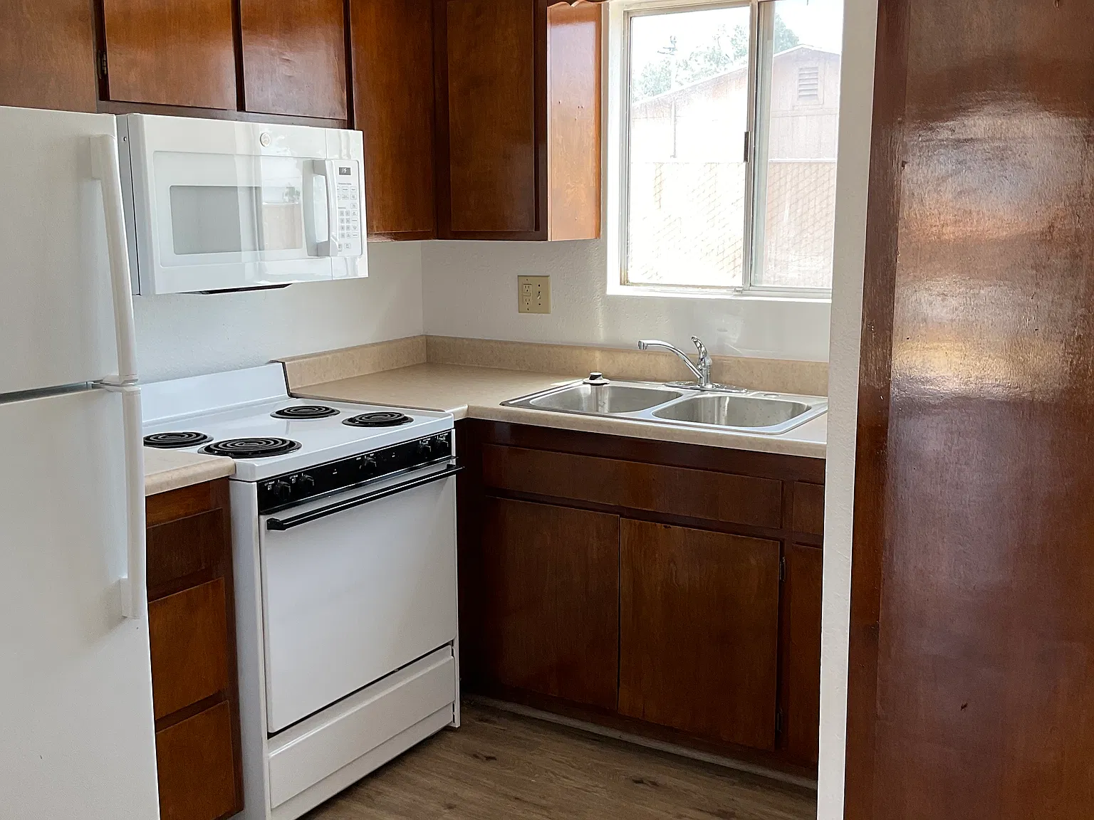 2 bed, $850 — Photo 2