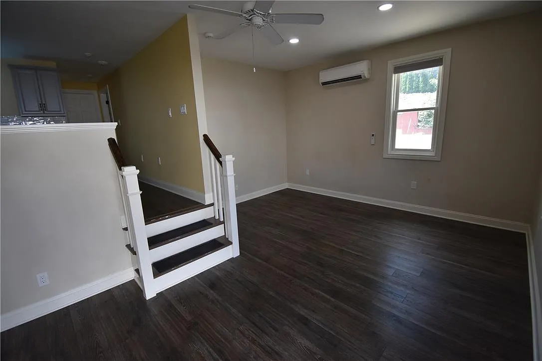 2 bed, 1.0 bath, 900 sqft, $1,400 — Photo 3