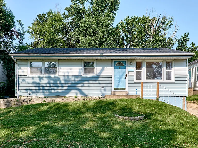 615 Superior Dr — Photo 1
