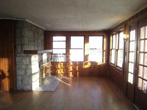 3rd image of 306 Yennie St