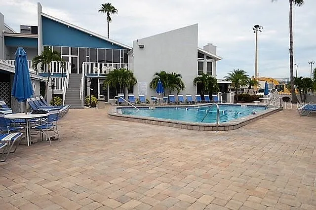 171 Medallion Blvd #B — Photo 4