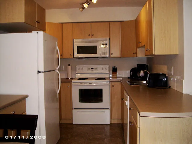 9604 Manning Ave — Photo 3