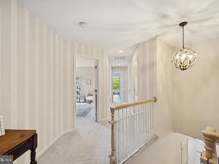 2207 Frank St — Photo 27