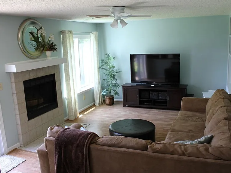 904 Bridgeford Ct — Photo 4