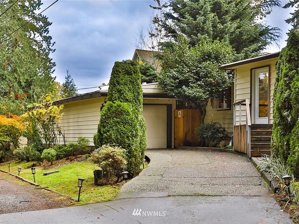 Cozy urban hideaway, situated in the Issaquah School District. 