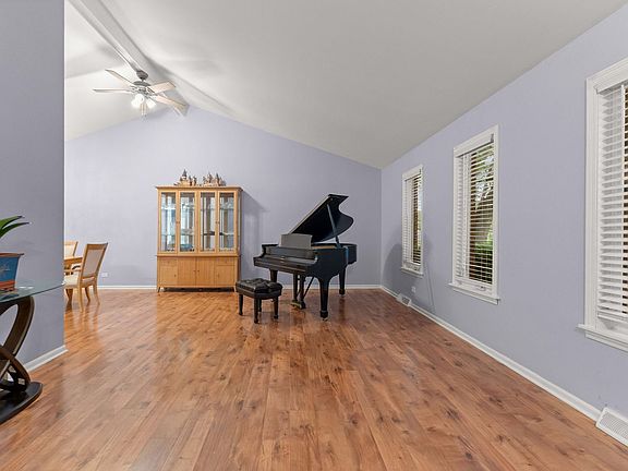 4th image of 2613 Midland Dr