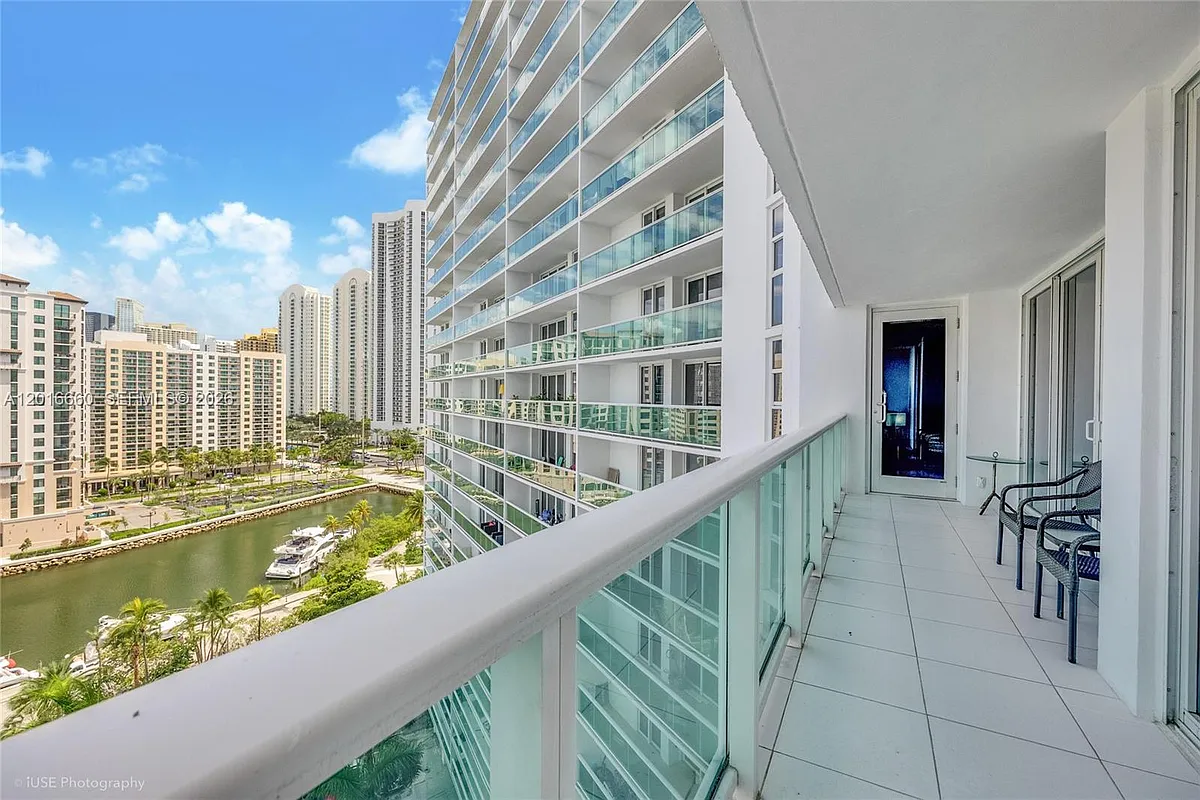 Building Photo - 100 Bayview Dr #1231