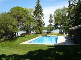 18 Buffalo Rd, North Oaks, MN 55127