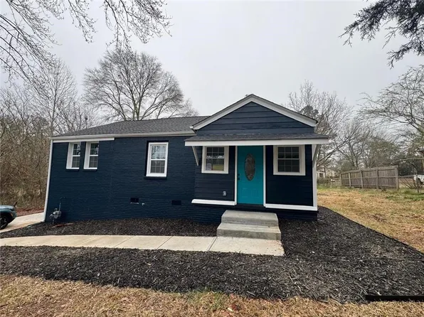 1418 E 10th St, West Point, GA 31833