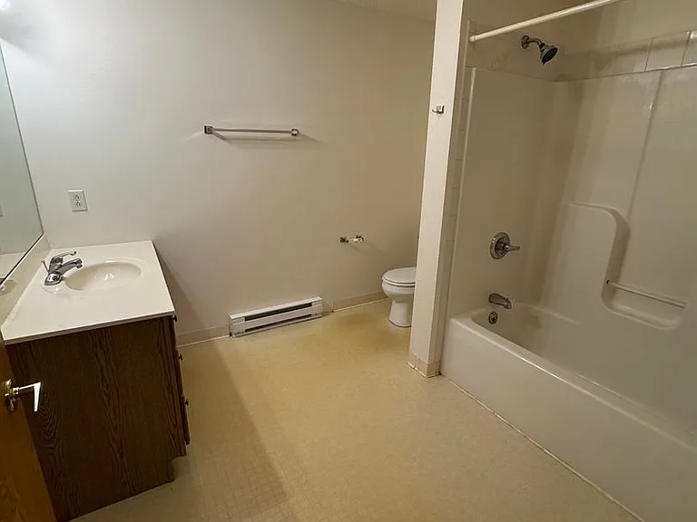 PIONEER BLUFF APARTMENTS — Photo 71