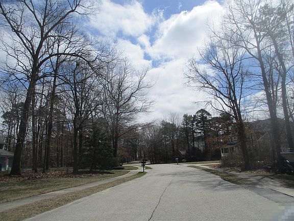 5th image of 200 Shady Knoll Ln