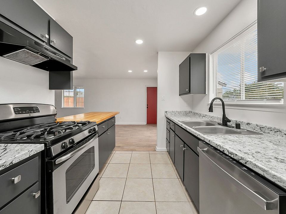 1st image of 4425 Caxton Ct