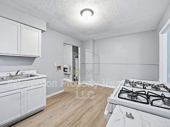 3rd image of 2332 E Warren St
