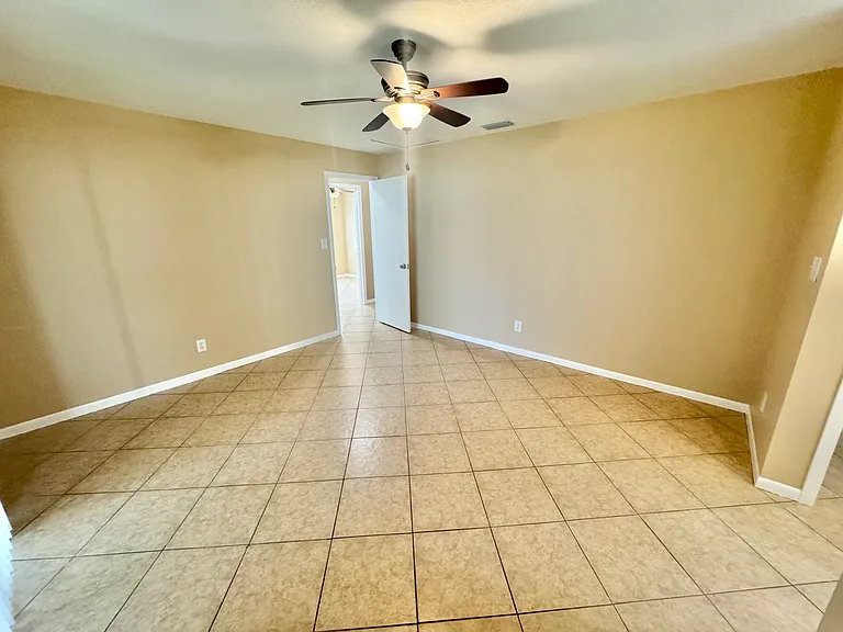 5002 Seneca Ave — Photo 16
