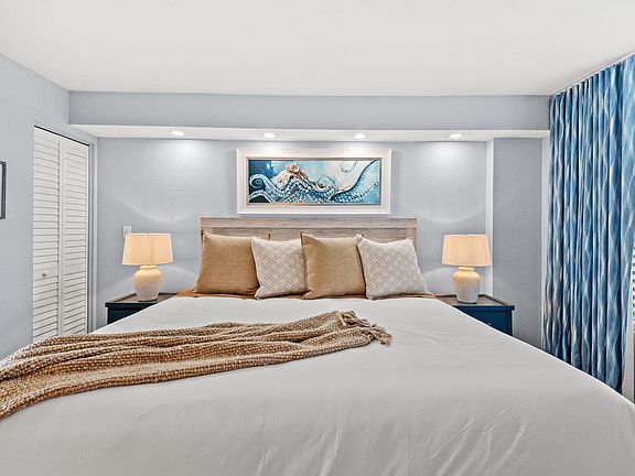 5th image of 158 Seawatch Dr. #1010