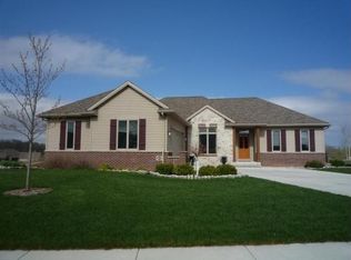 1019 Larkspur Rd, Plymouth, WI 53073