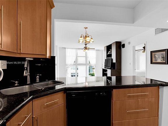 5th image of 1228 West Ave APT 308