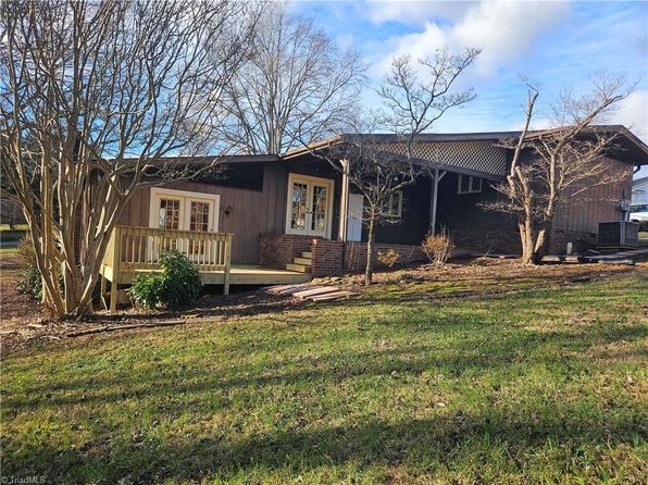 112 Balcony Ln, Mount Airy, NC 27030