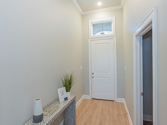 3rd image of 210 Amanda Ave