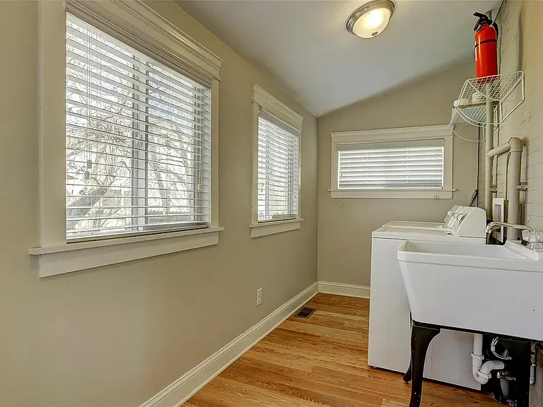 2235 Irving St — Photo 15