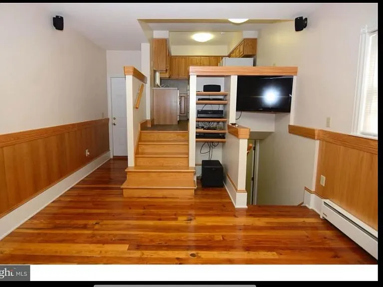 126 Raymond St — Photo 2