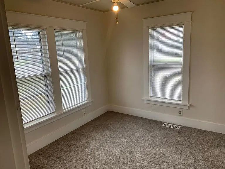 8303 SE Alder St — Photo 9