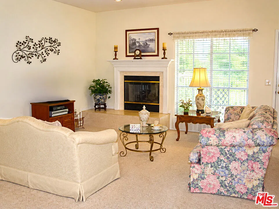 2 bed, 2.0 bath, 1353 sqft, $3,450 — Photo 2
