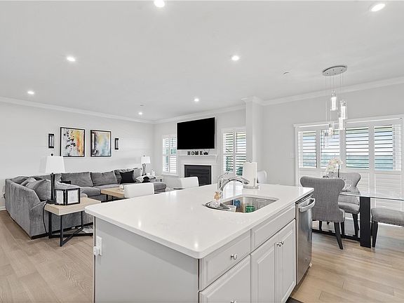 5th image of 6001 Augusta Ln