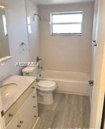 5th image of 1612 Jefferson Ave APT 201