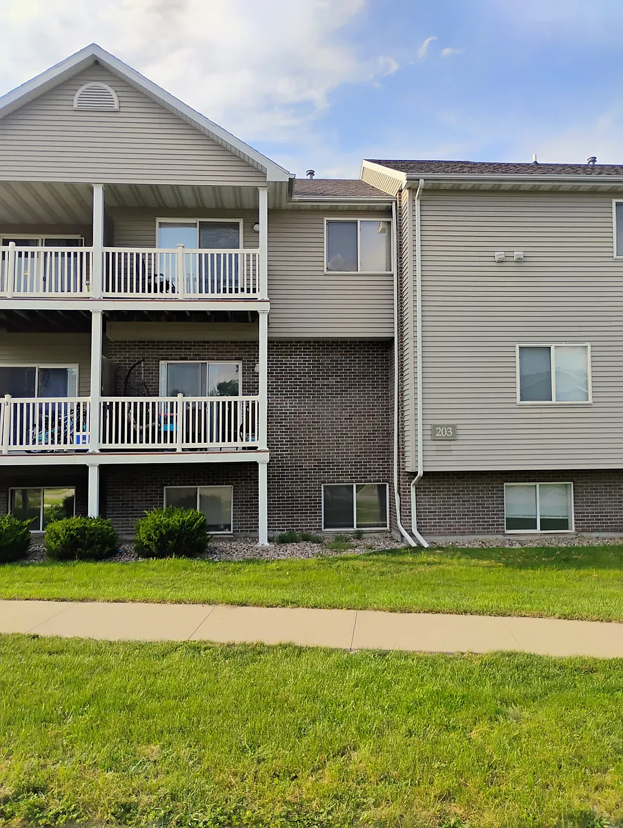 Building Photo - 203 Jewel Dr